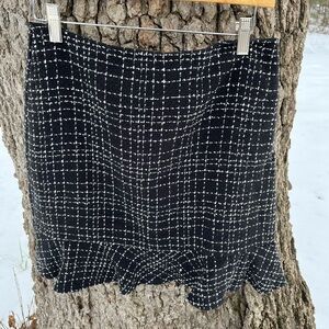 ⬇️Price Drop!⬇️ Studio Y skirt in size 5/6